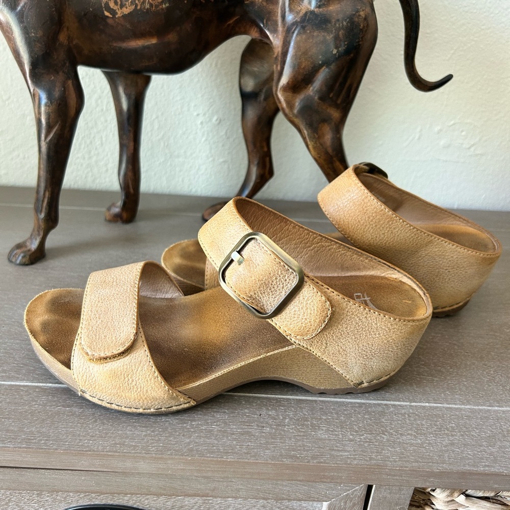 Dansko Tanya Milled Burnished Tan Sandals size 38